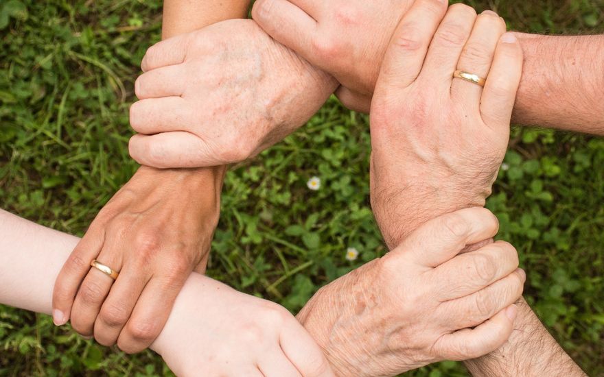 Een mantelzorgwoning (laten) bouwen: hoe werkt dat?